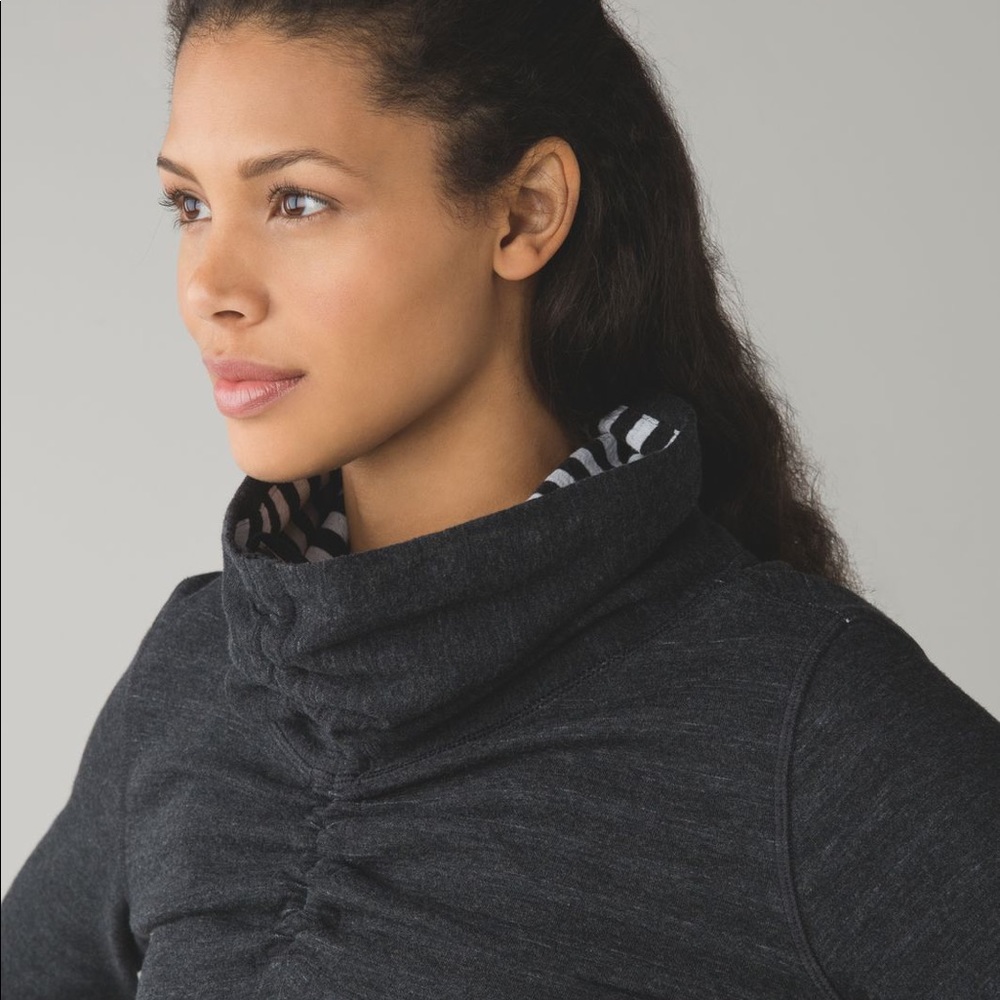 ❌sold❌Lululemon In A Cinch reversible hoodie - Picture 2 of 8